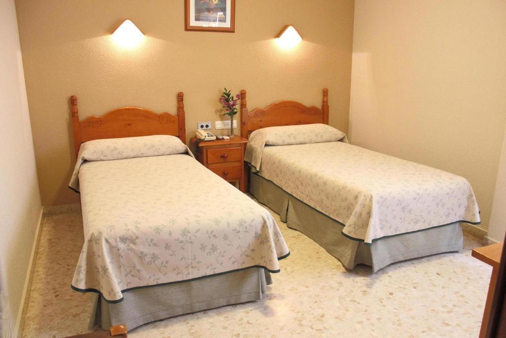 Hotel Abadi قرطبة الغرفة الصورة