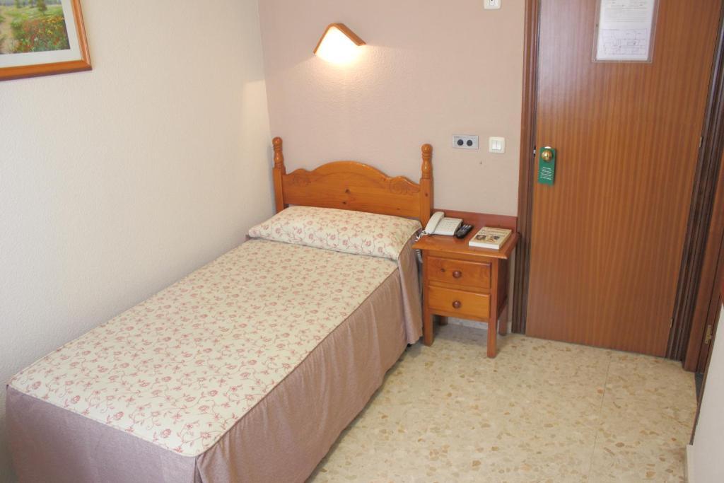 Hotel Abadi قرطبة الغرفة الصورة
